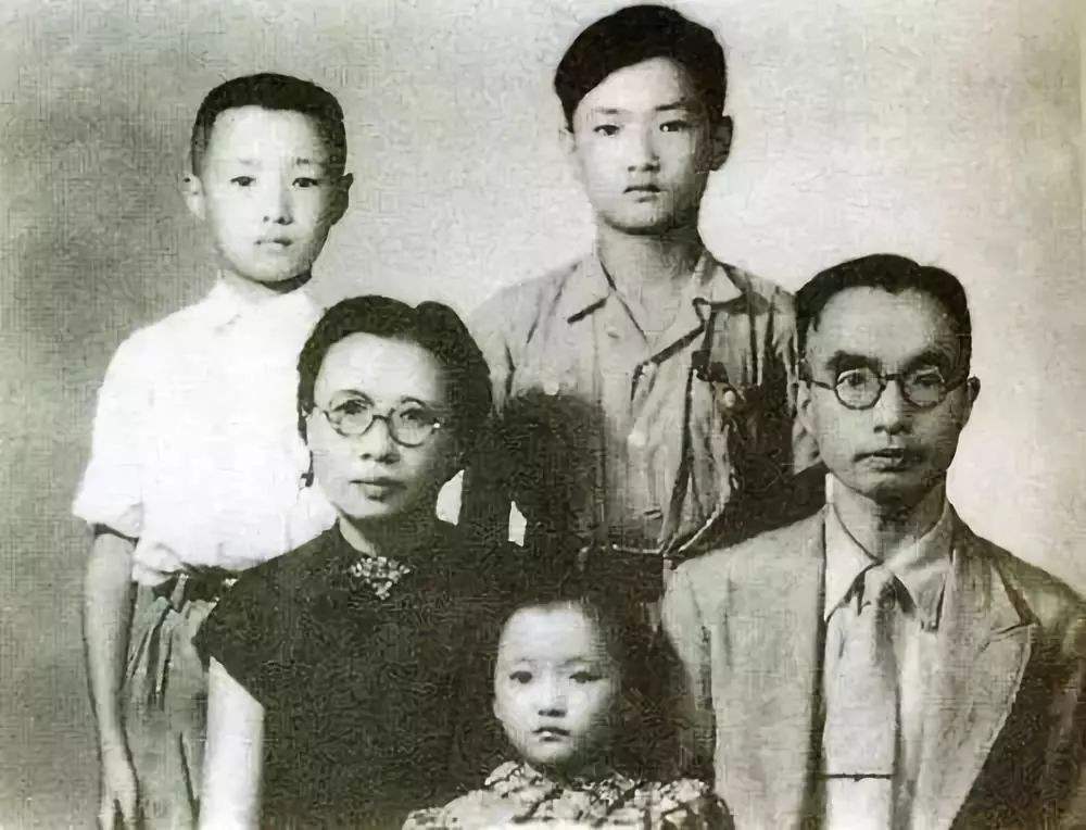 朱自清|《荷塘月色》中的闰儿，被妈妈哄睡，平时恐怕被朱自清打过不少次