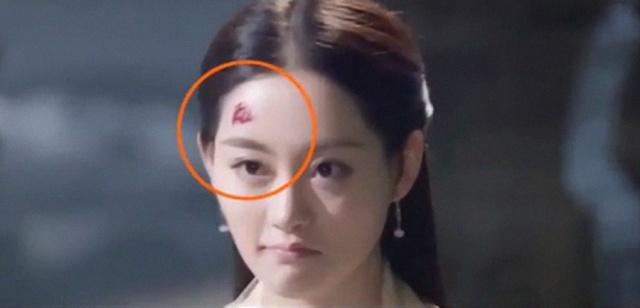 穿帮镜头|影视剧穿帮镜头，拍战争戏演员笑场，杨过断了哪条胳膊？