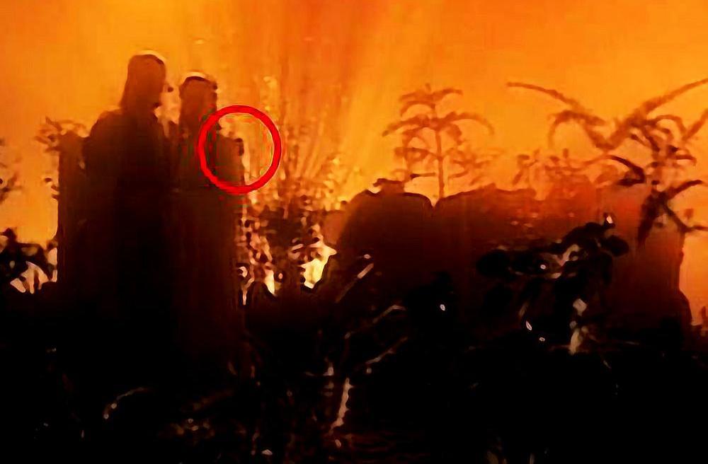 穿帮镜头|影视剧穿帮镜头，拍战争戏演员笑场，杨过断了哪条胳膊？