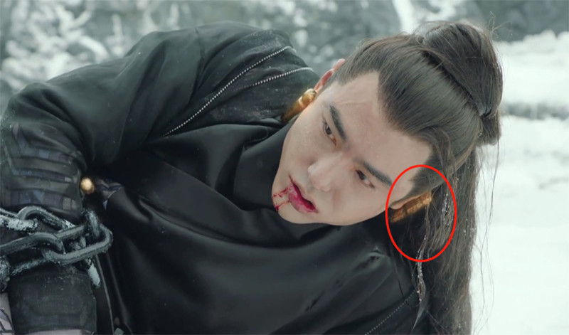 穿帮镜头|影视剧穿帮镜头，拍战争戏演员笑场，杨过断了哪条胳膊？