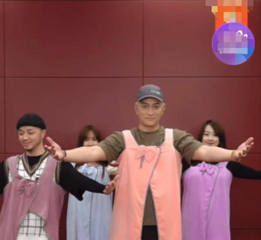 吉杰|43岁吉杰扮女人带货，曾与张杰只差一名，如今为了生存太唏嘘