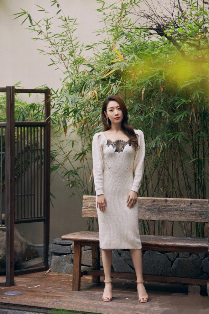 范冰冰|被指用范冰冰名义借礼服，遭范冰冰造型师打脸，白冰晒美照回应