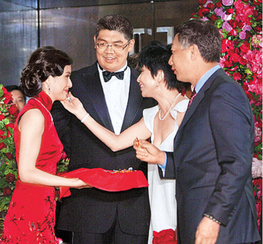 刘嘉玲|关之琳和刘嘉玲，诡异的闺蜜情