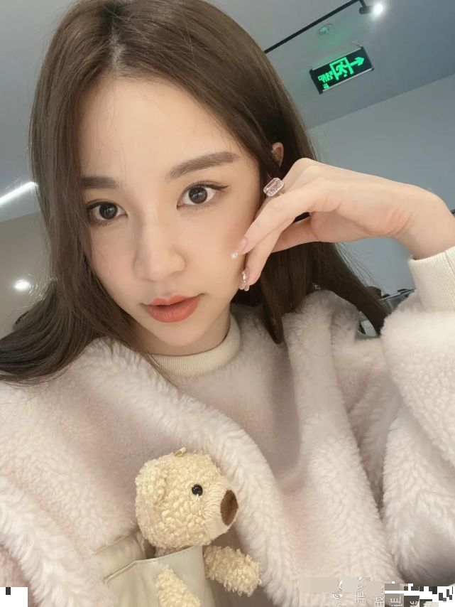 李佳琦|李佳琦和薇娅直播间忙着抢钱，雪梨趁机下场内涵反被全网嘲？