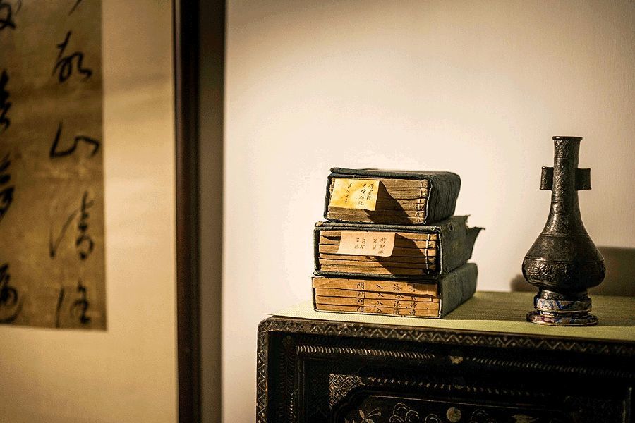 一本|书中滋味：窗明内景晴，书味真隽永