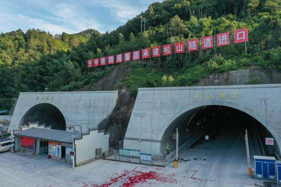 汕湛高速隧道图片