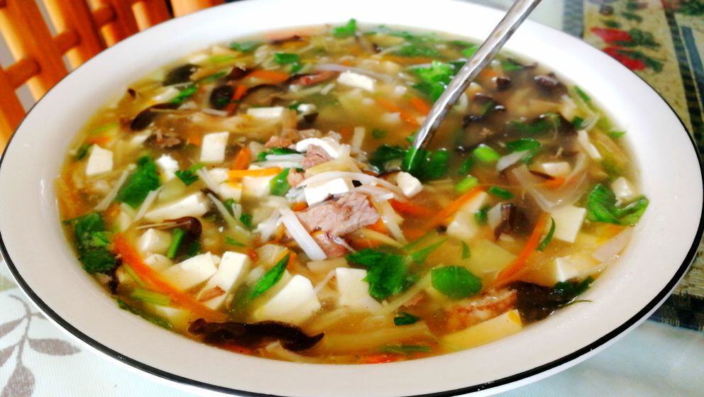 霜降来一碗什锦牛肉热汤厨师的招牌汤羹分享做法十分钟快手菜肴