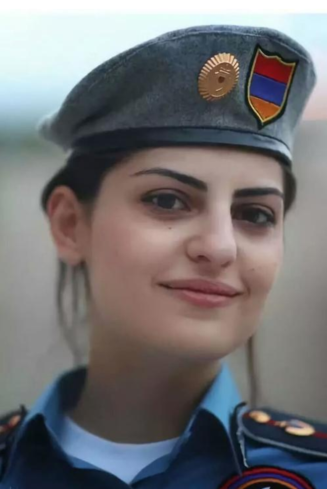 亚美尼亚女人自愿上战场拿武器奔赴前线是英勇还是迫于无奈