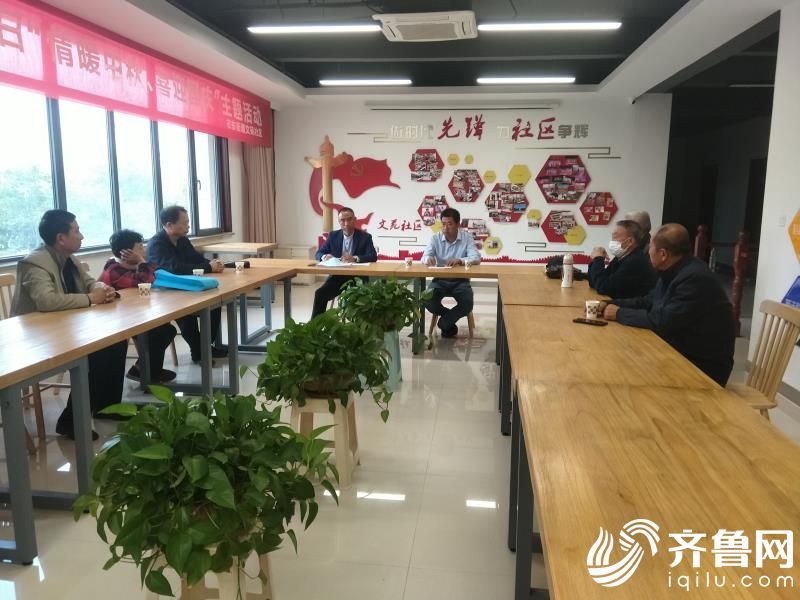 滨城区市东街道文苑社区侨昌家园小区树荫下的议事厅搭起党和群众的连