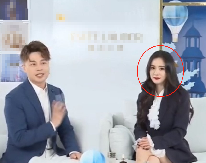 杨幂|杨幂直播忘开美颜，失去十级精修庇护后，这颜值确定34岁了吗？