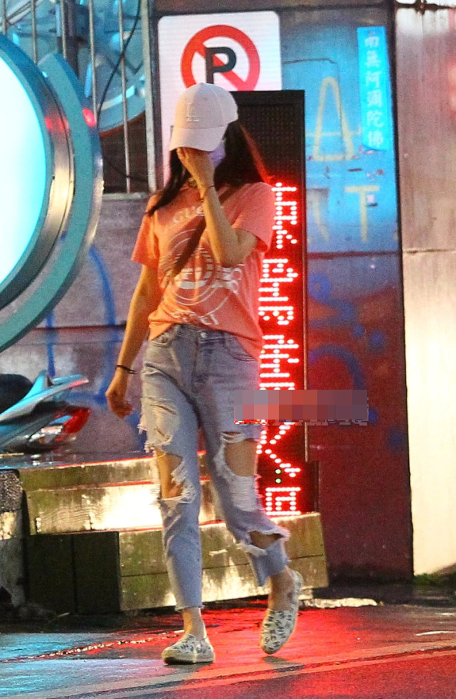 林心如|林心如被曝与霍建华当街吵架，分道扬镳后淋雨落泪，本尊正面回应