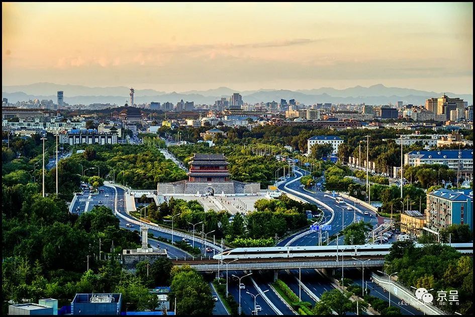饶强|百余张摄影作品，展现“京城之脊”的历史风韵