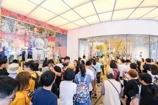 优衣库劲敌 倒下了 日本第二大服装企业 宣布关闭中国所有门店 腾讯新闻