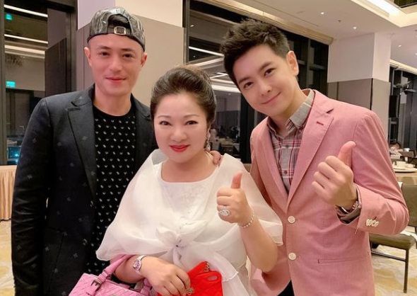 霍建华|霍建华开跑车撇下爱妻，林心如雨中失魄一人放空，网友：真爱难寻