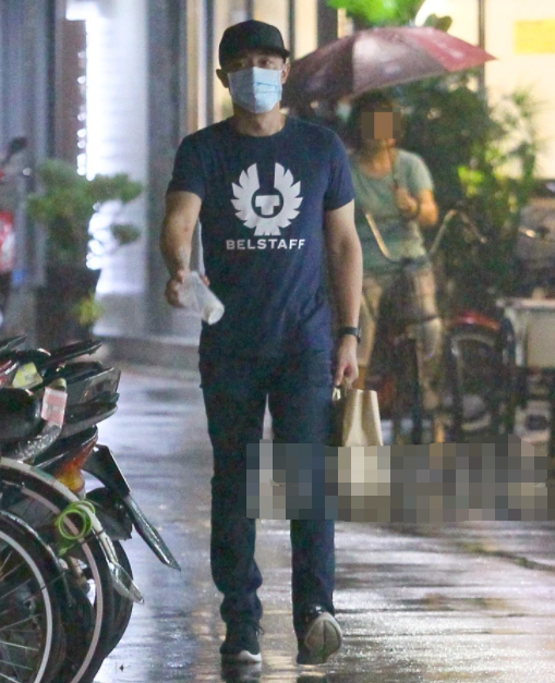 霍建华|霍建华开跑车撇下爱妻，林心如雨中失魄一人放空，网友：真爱难寻