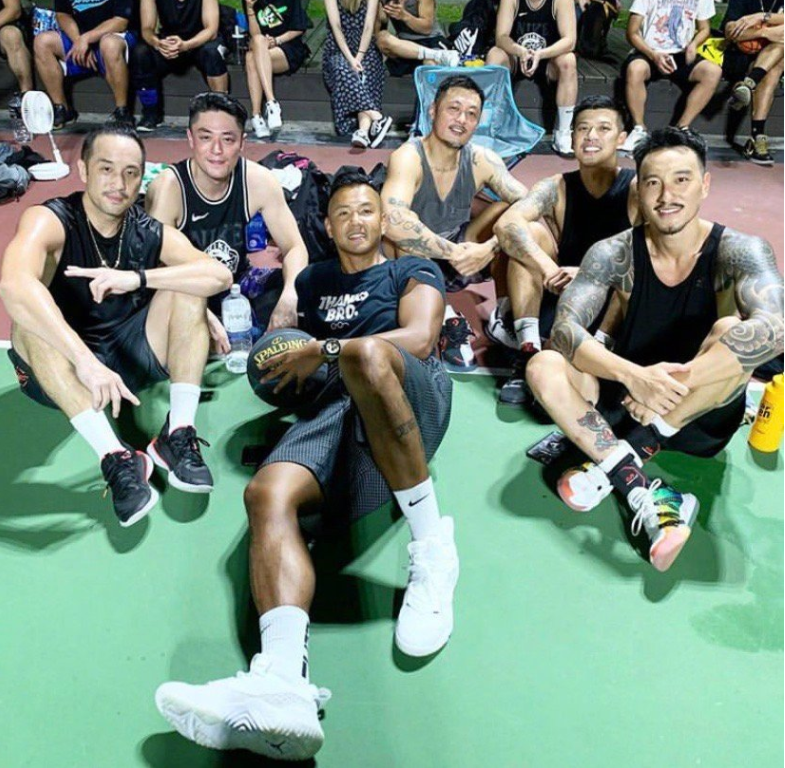 霍建华|霍建华开跑车撇下爱妻，林心如雨中失魄一人放空，网友：真爱难寻