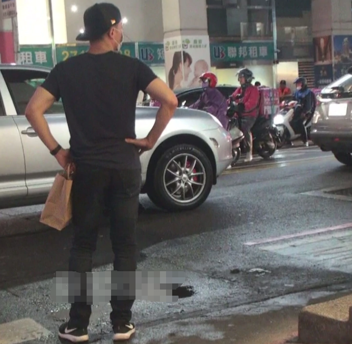 霍建华|霍建华开跑车撇下爱妻，林心如雨中失魄一人放空，网友：真爱难寻