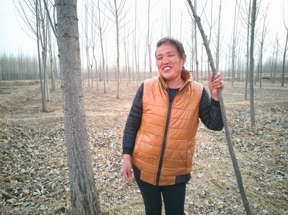 对一个农村妇女而言,一个月拿5000元的工资算是高薪工作,姐姐自然很