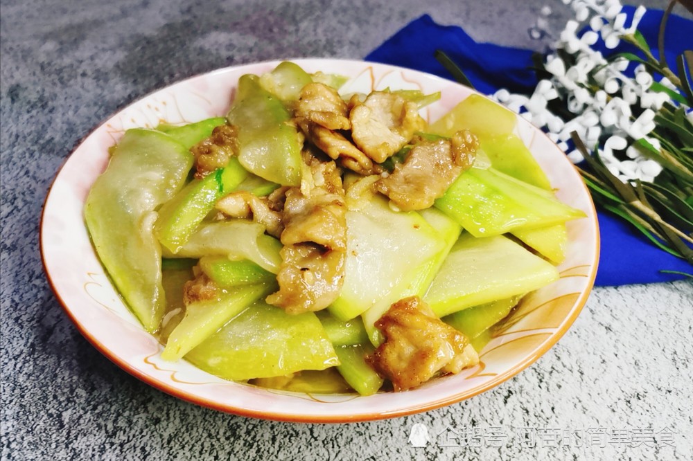 瓠子的另一种经典做法,就是家常炒肉片,简单却相当美味_腾讯新闻
