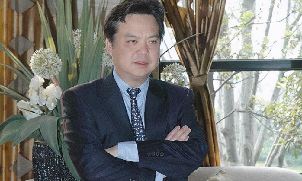 许家印跟刘銮雄的御用证券公司中南证券,这家公司的老板名为庄友坚.