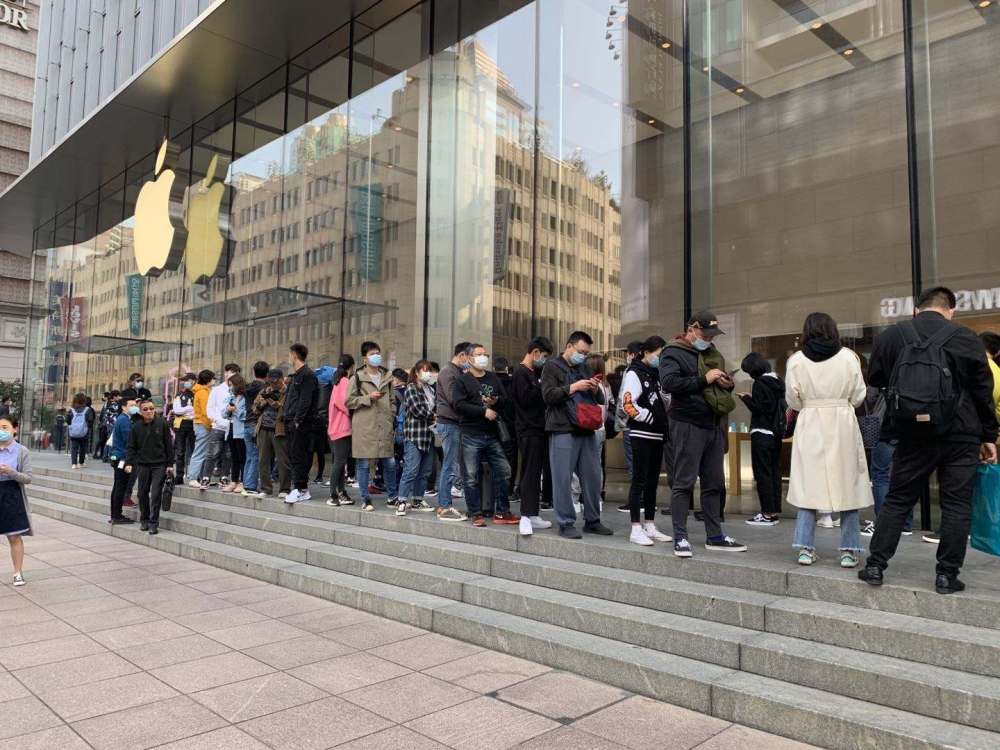 iPhone12开售排队-WordPress极简博客