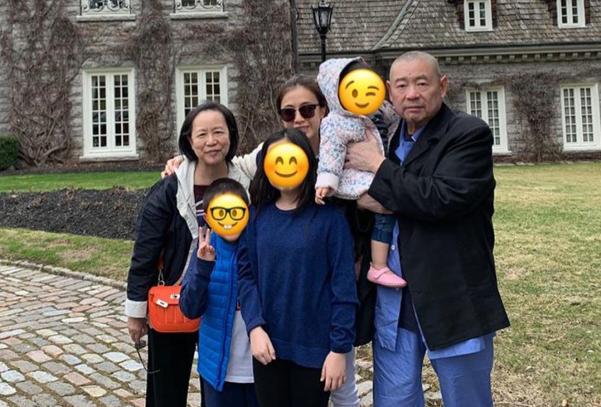 甘比|甘比越有钱越低调，公开朴实带娃日常，俩女儿虽坐拥亿万却乖巧配合