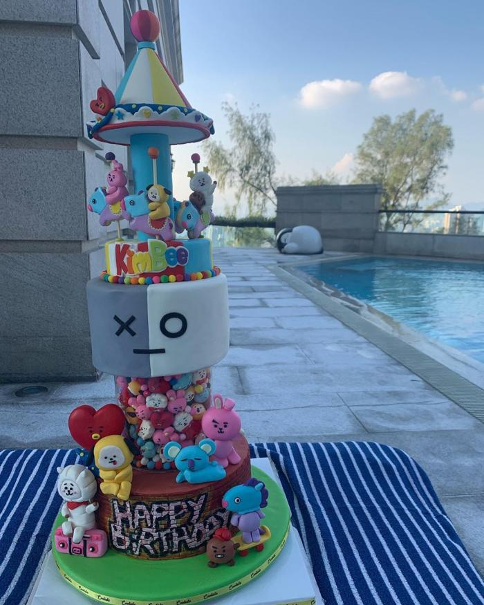 甘比|甘比越有钱越低调，公开朴实带娃日常，俩女儿虽坐拥亿万却乖巧配合