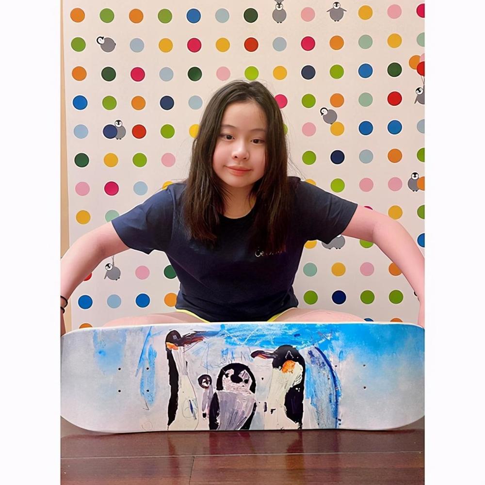 甘比|甘比越有钱越低调，公开朴实带娃日常，俩女儿虽坐拥亿万却乖巧配合