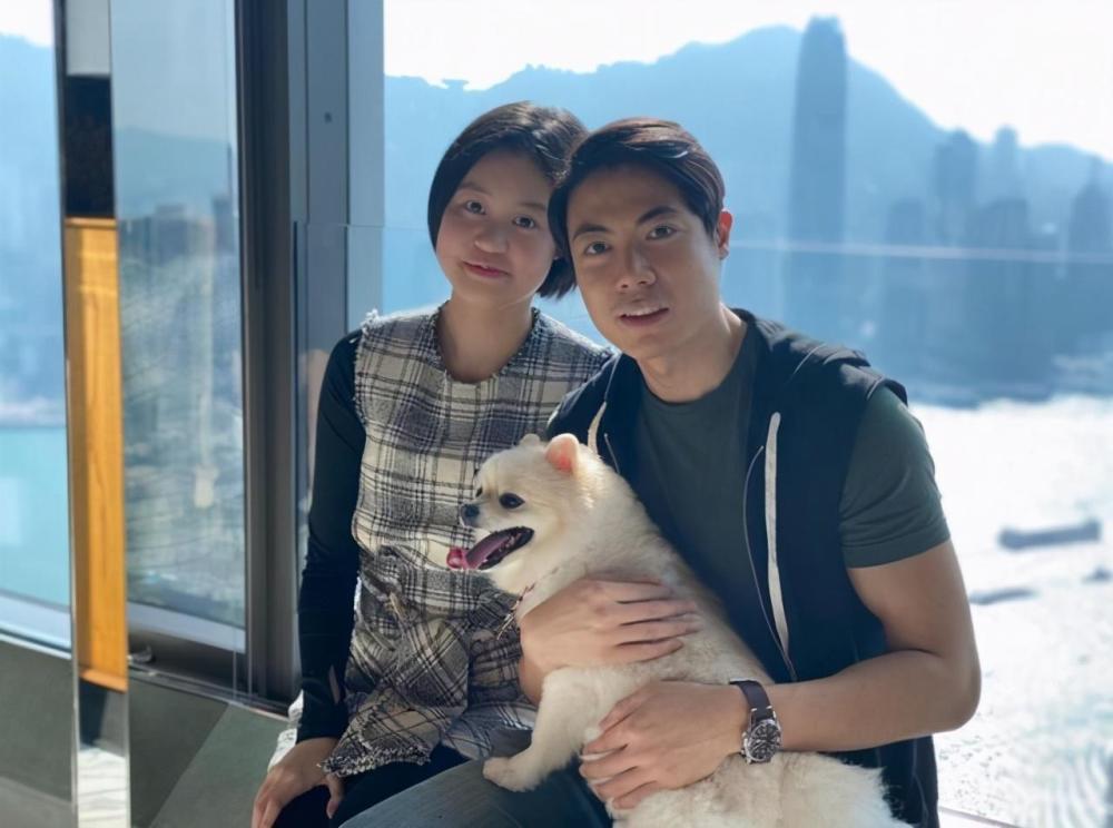 甘比|甘比越有钱越低调，公开朴实带娃日常，俩女儿虽坐拥亿万却乖巧配合