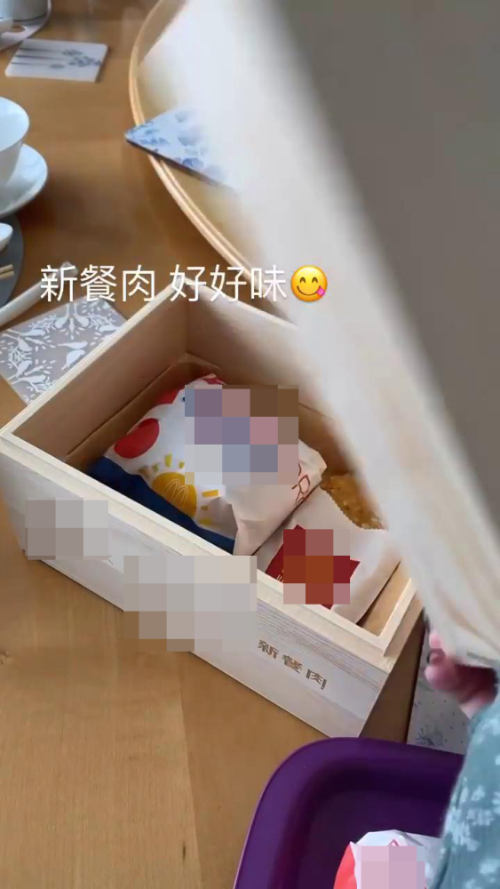 甘比|甘比越有钱越低调，公开朴实带娃日常，俩女儿虽坐拥亿万却乖巧配合