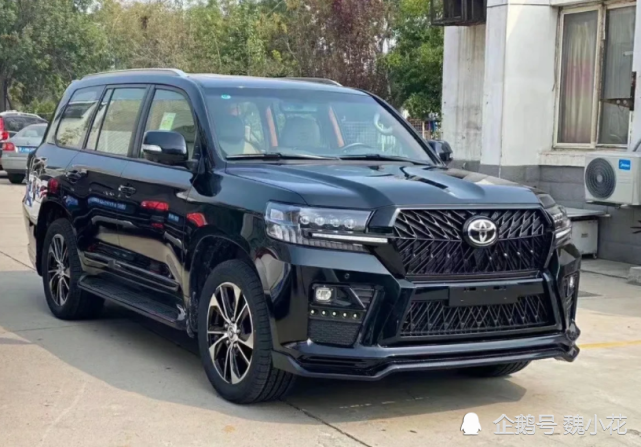 2020款陆巡黑骑士版到港黑色运动包围覆盖v84驱性能炸裂