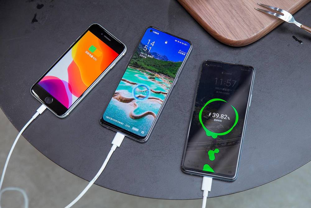 (左:iphone se;中oppo reno4 se;右:华为nova7 se)从充电结果可以看出