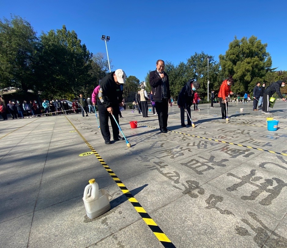 行书|高手在民间！亦庄镇百名老人写地书迎重阳