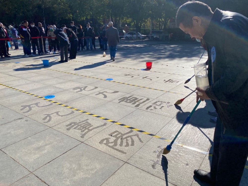 行书|高手在民间！亦庄镇百名老人写地书迎重阳