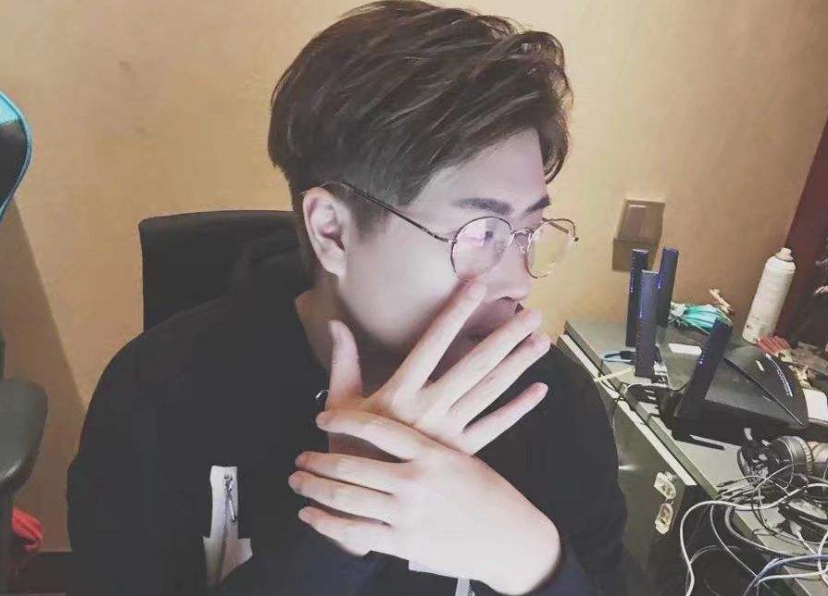 pdd评价lbw:阿伟死于膨胀,跟方块龙吵架败光路人缘,格局太小了