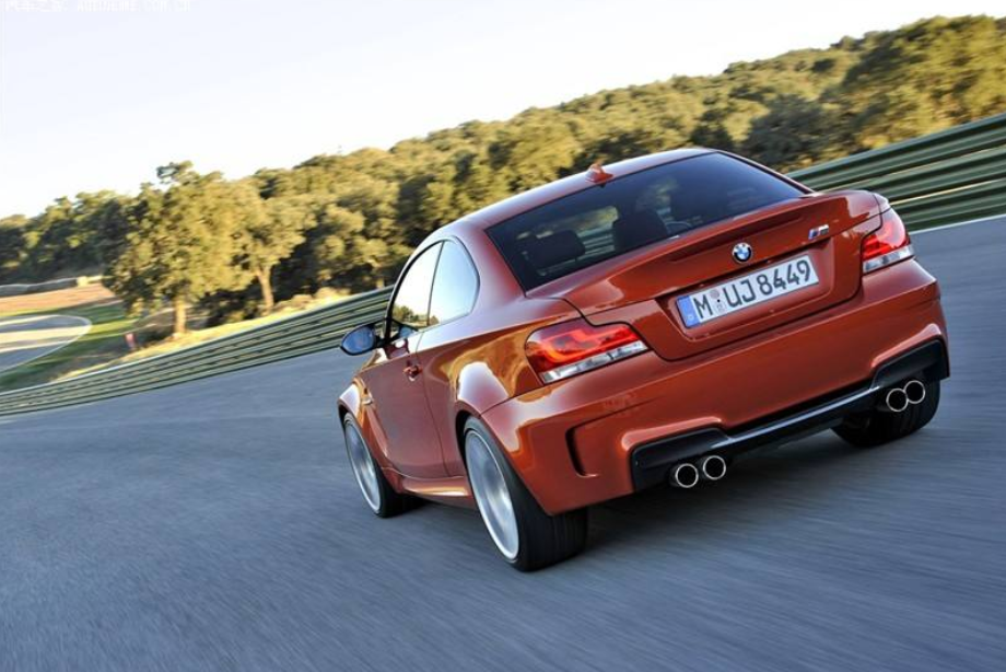 限量版的钢炮之王宝马1mcoupe真的是太好玩了