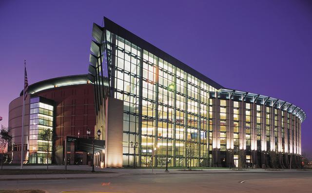 据《丹佛邮报》报道,掘金主场球馆百事中心正式更名为鲍尔球馆(ball