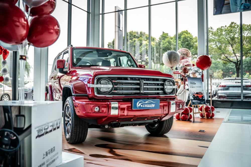 静评魏派坦克300明明可以靠颜值非要靠实力别人怎么玩