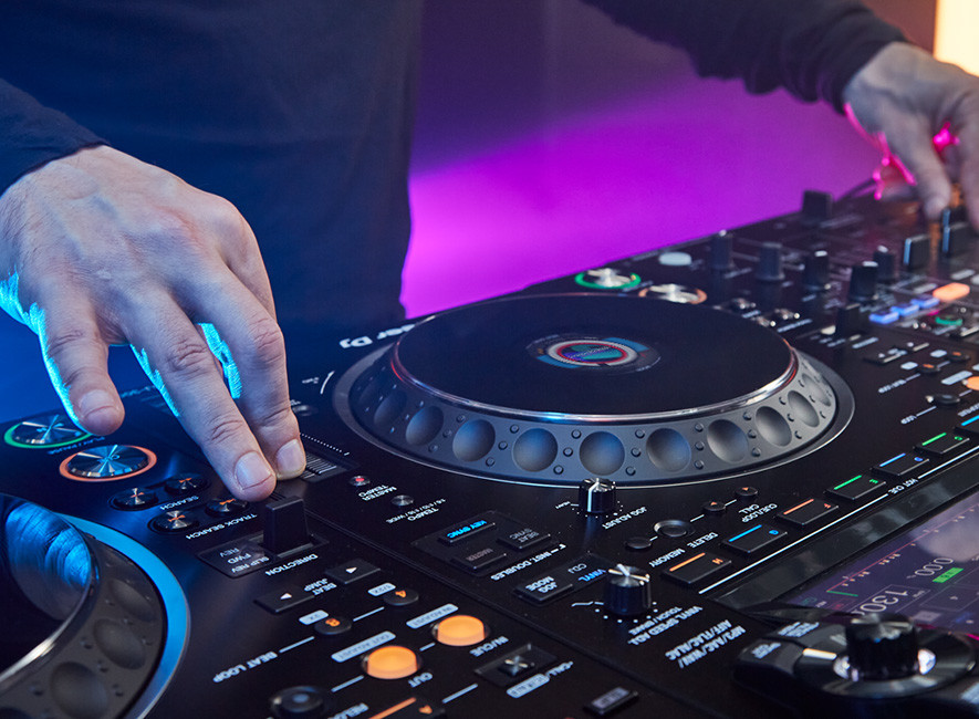 终于亮大招pioneerdj号称全新维度的cdj3000到底如何