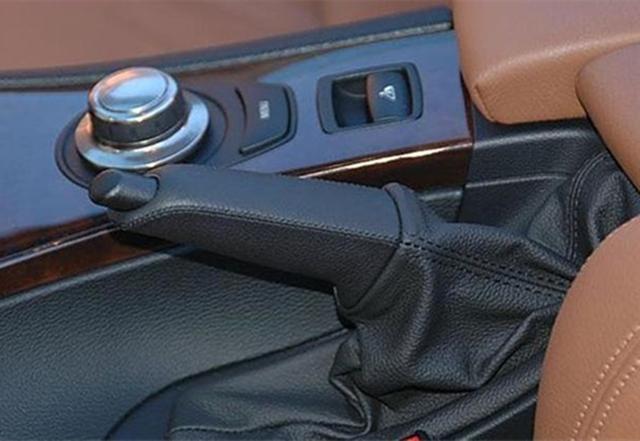 开车时没松手刹会怎么样,后果很严重