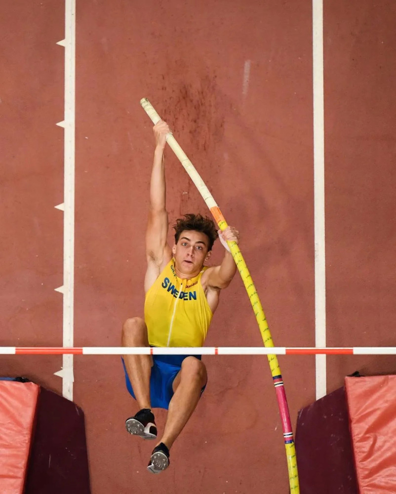 瑞典跳高美少年爆红爱豆面孔男模身材还是世界纪录保持者