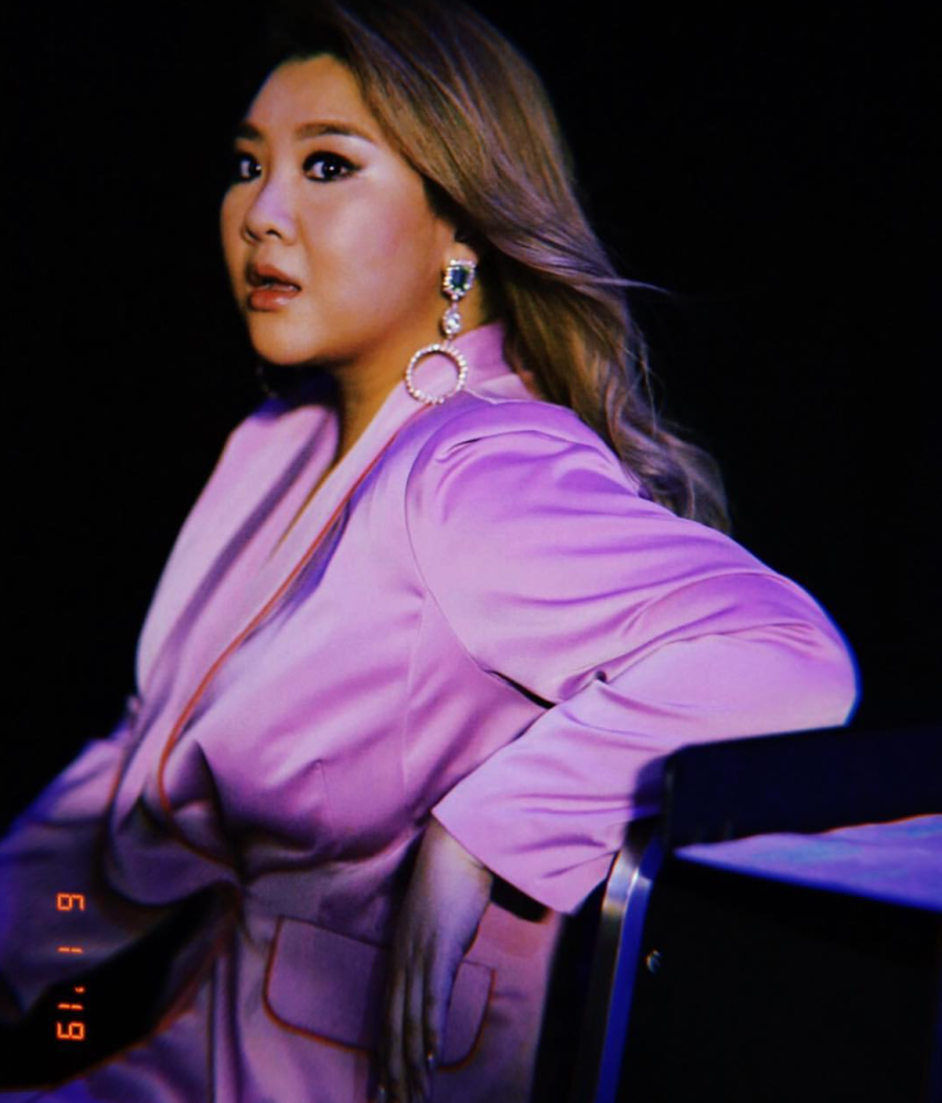 郑欣宜|33岁郑欣宜着急生孩子，用手机约会软件相亲，凭性格魅力吸引帅哥