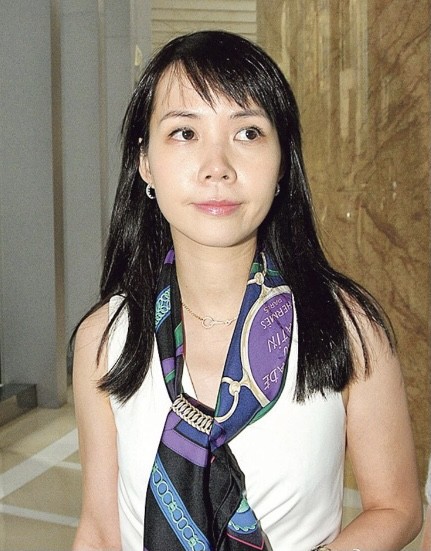 刘銮雄|刘銮雄前女友吕丽君是赢家，收20亿财产后分手，和鲜肉恋情曝光