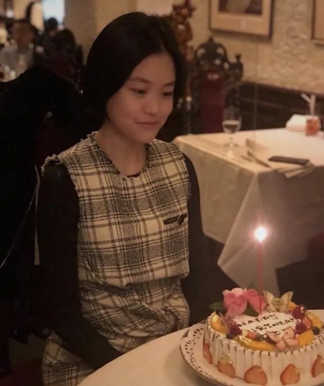 刘銮雄|刘銮雄前女友吕丽君是赢家，收20亿财产后分手，和鲜肉恋情曝光