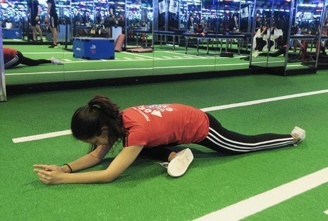 "璇玑"袁冰妍柔韧性佳,玩转各种一字马,女孩子就是要"柔软"