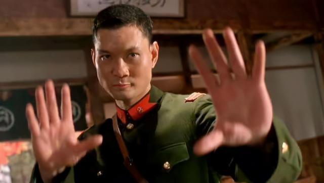 周星驰电影中经常模仿李小龙并非致敬二人还有一层关系