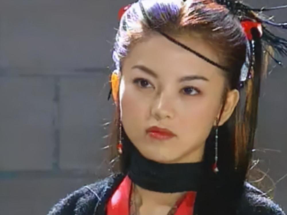 相信有很多80后都听过那首《给我新鲜》,看过那部《快嘴李翠莲》.