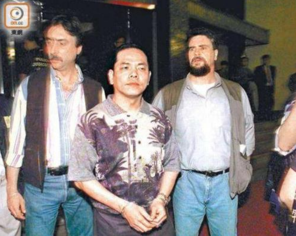 要说能成人物的人,一定尤其过人之处,崩牙驹也不例外,刚出狱的他心里