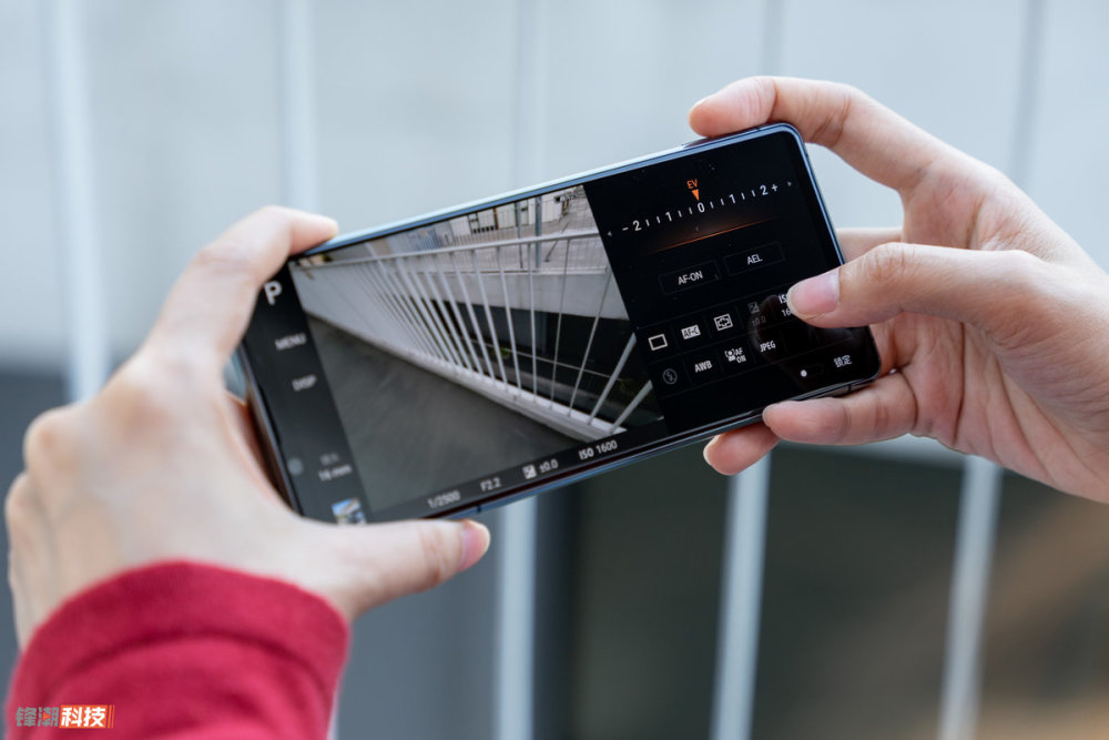 索尼xperia1ii图赏中框切平的4koled带鱼屏手机