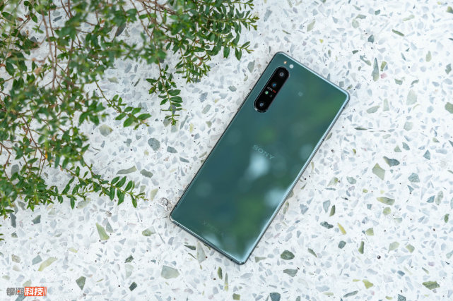 索尼xperia1ii图赏中框切平的4koled带鱼屏手机